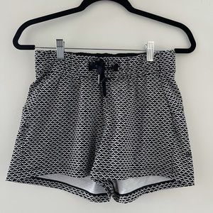 New without tags black & white LuLu shorts